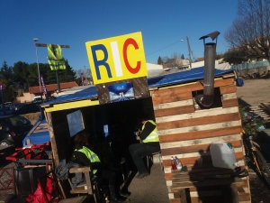 La cabane des gilets jaunes de Gignac.