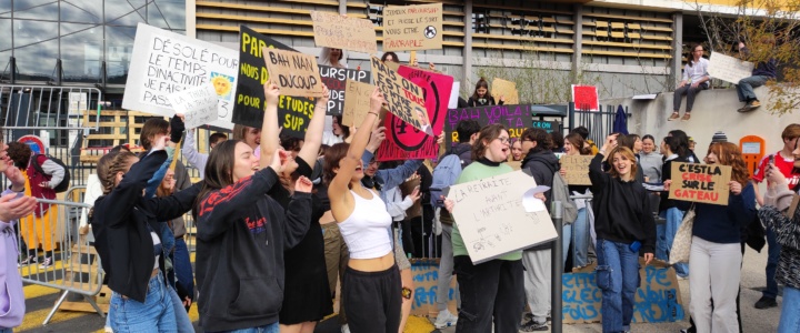 Lodève. Blocage du lycée et cortège fourni… Profs et lycéens ensemble contre la Réforme des retraites