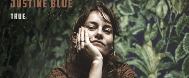 Jazzophiles reçoit Justine Blue qui nous présente “TRUE”, son dernier album !