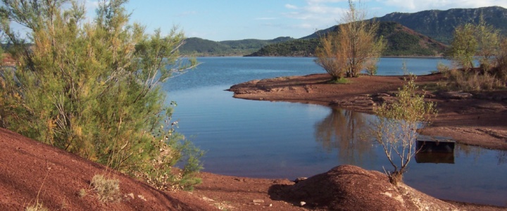 Travailler autour du lac du Salagou ?