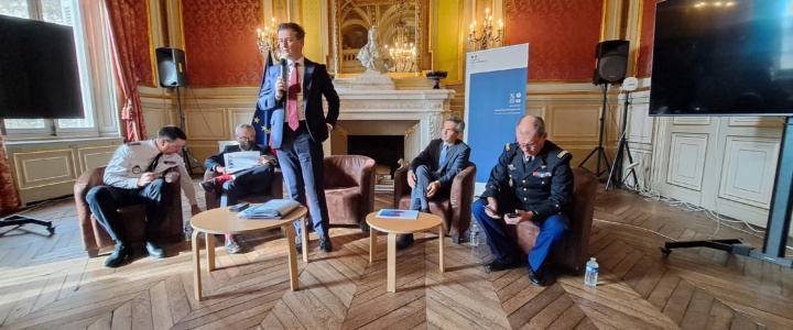 Un lieu, deux ambiances : à l’intérieur de la Préfecture de l’Hérault, le bilan 2024 de la délinquance et à l’extérieur, un rassemblement de la police de l’environnement