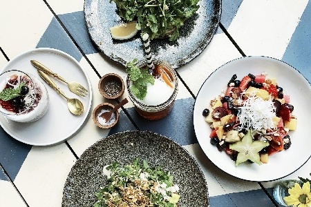 BIEN DANS SA PEAU, BIEN DANS SA TÊTE – À table !